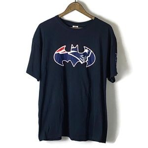 BATMAN x NEW ENGLAND PATRIOTS Mens Blue Graphic Short Sleeve T Shirt Size XL